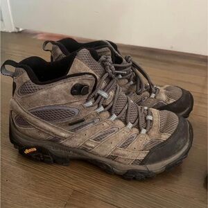 Merrell Women’s Hiking Boots Size 10